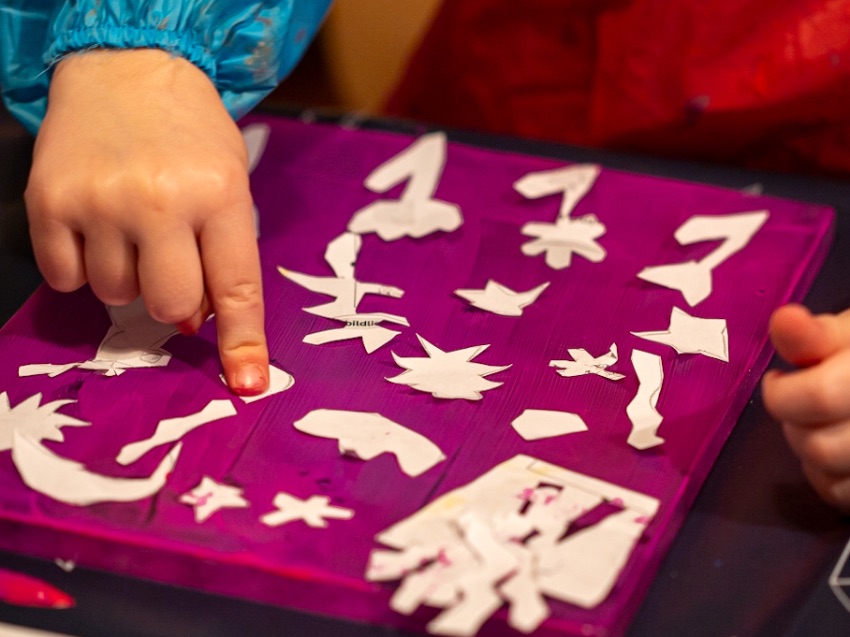 Dann die Schablonen verteilen