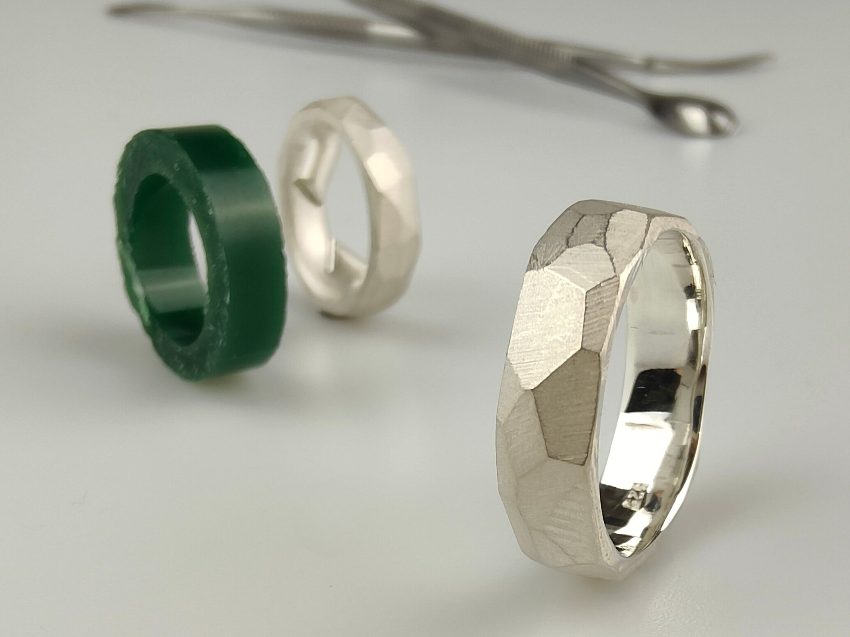 Vom Wachsrohling bis zum fertigen Schmuckstück in Wachs