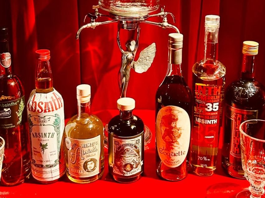 Absinthe Tasting in Berlin - Chase the green fairy