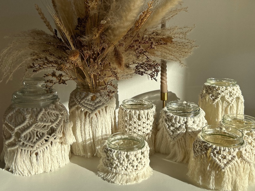 Handgefertigte Makramee- Windlichter und Vasen- perfekt fur eine gemütliche und stilvolle Dekoration. Erlerne die Kunst des Makramees und gestalte dein eigenes einzigartiges Stuck!