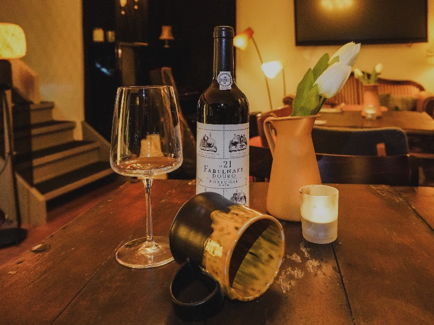 Keramik bemalen in Oldenburg - Workshop mit Wein & Klavier