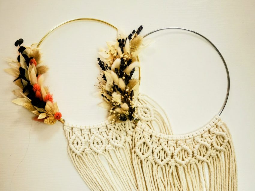 Ringe mit Makramee und Trockenblumen