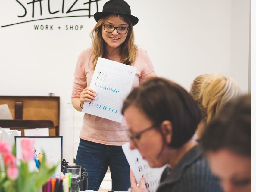 Wichtige Theorie beim Letteringworkshop erfahren