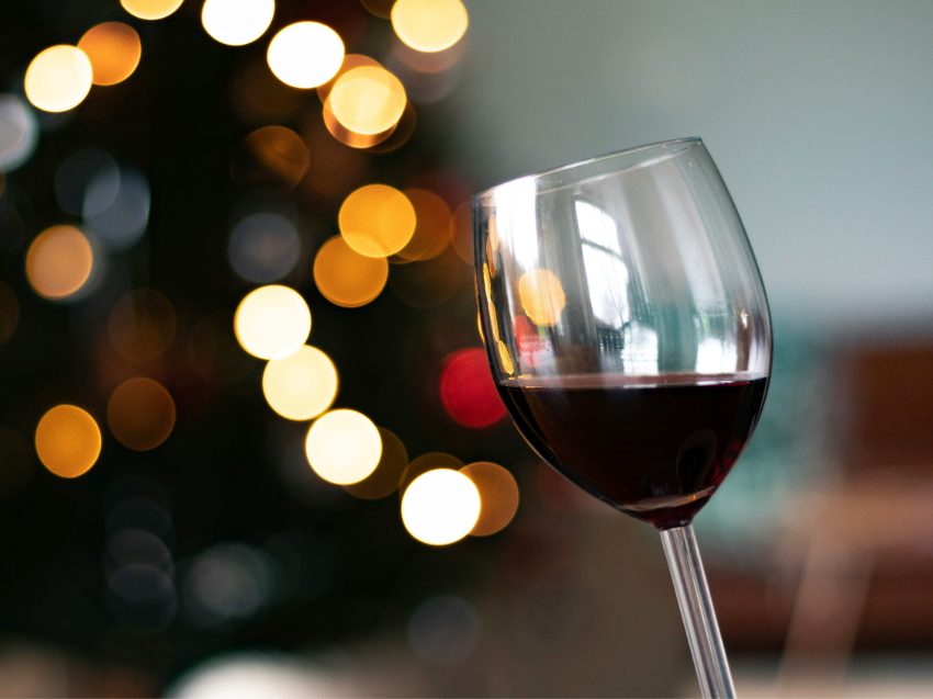 Wein Spaziergang in Berlin - mit dem Glas in der Hand