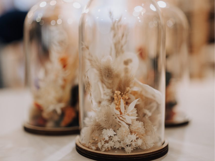 Glasglocken dekoriert