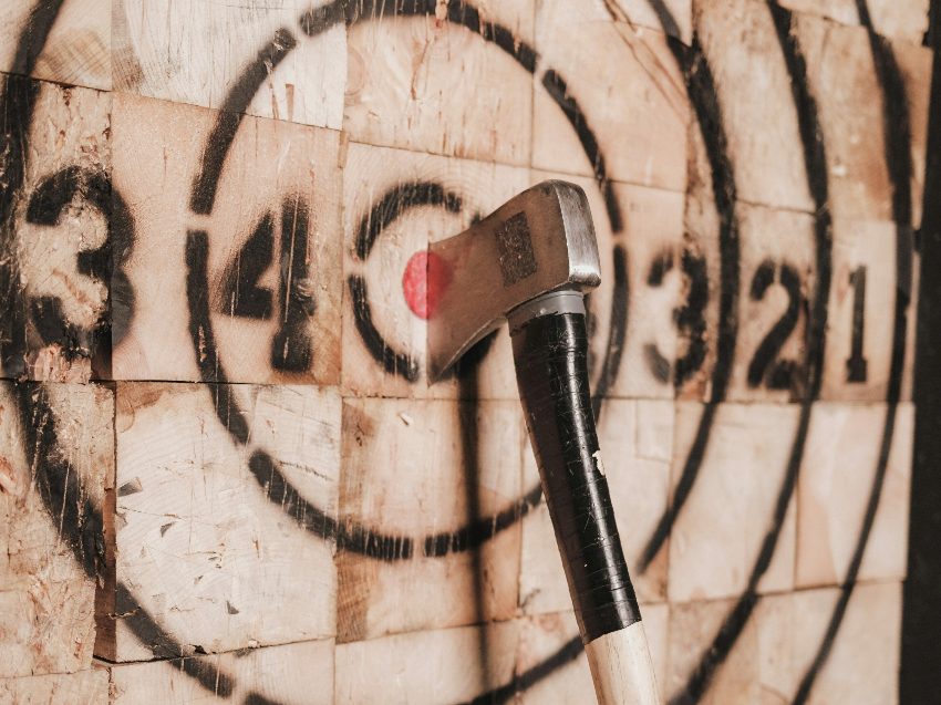 Axtwerfen in Bonn - Adrenalin & Action erleben