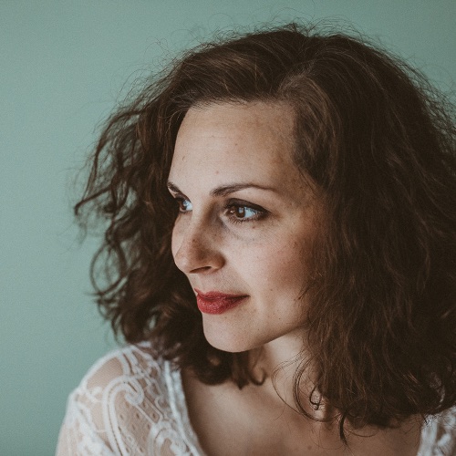 Frau Feierlich - auf Triviar